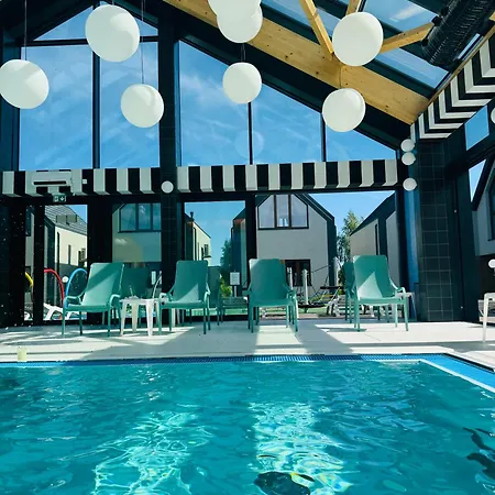 Morze Caloroczne Z Basenem * Niechorze